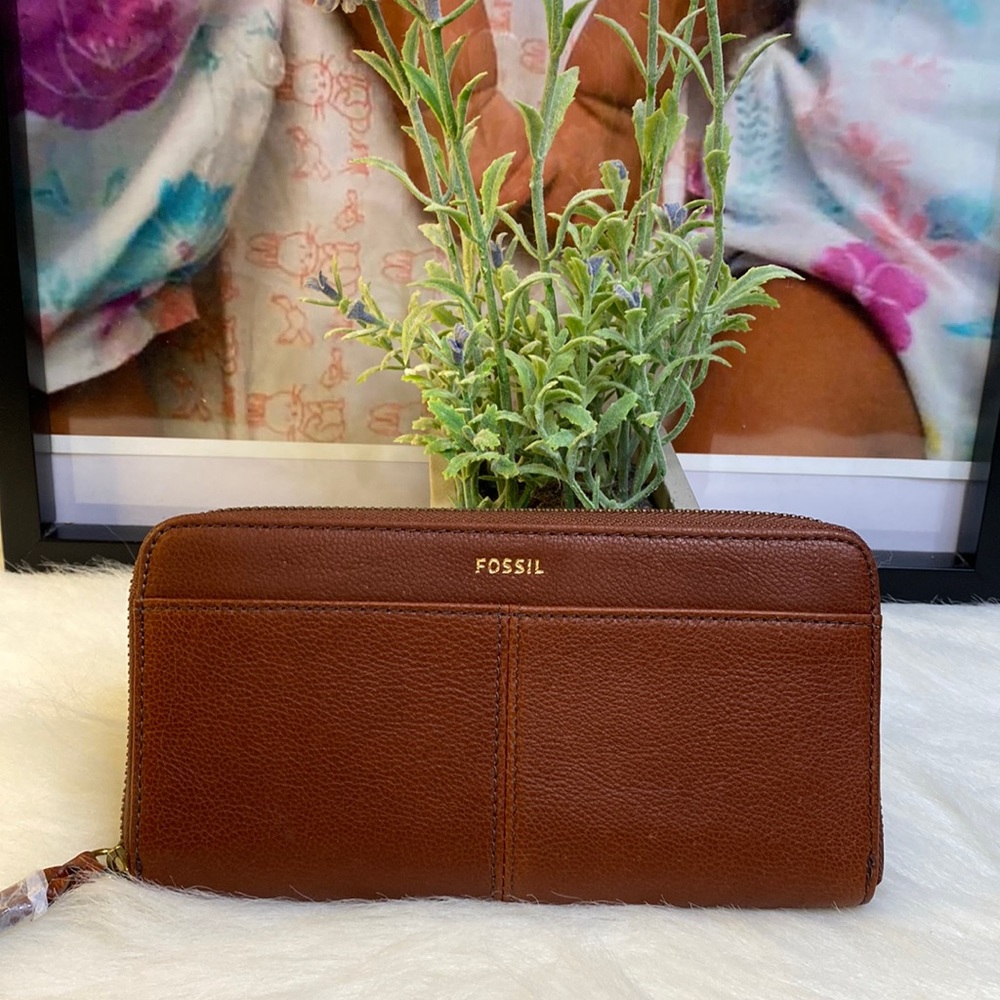 Authentic Fossil Zip Clutch
